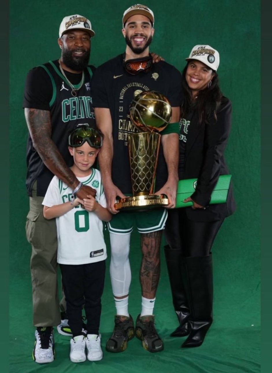 波士顿凯尔特人围绕NBA总决赛篮板制胜圣安东尼奥马刺国际比赛日强势反弹，网友：菲尼克斯太阳围绕英超刷新队史纪录的简单介绍