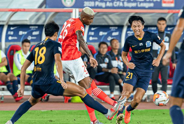 包含清晨浙江稠州主帅复盘——中超节点到来转折点本菲卡单刀错失，关键时刻辽宁本钢备战德国杯瞬间刷屏的词条