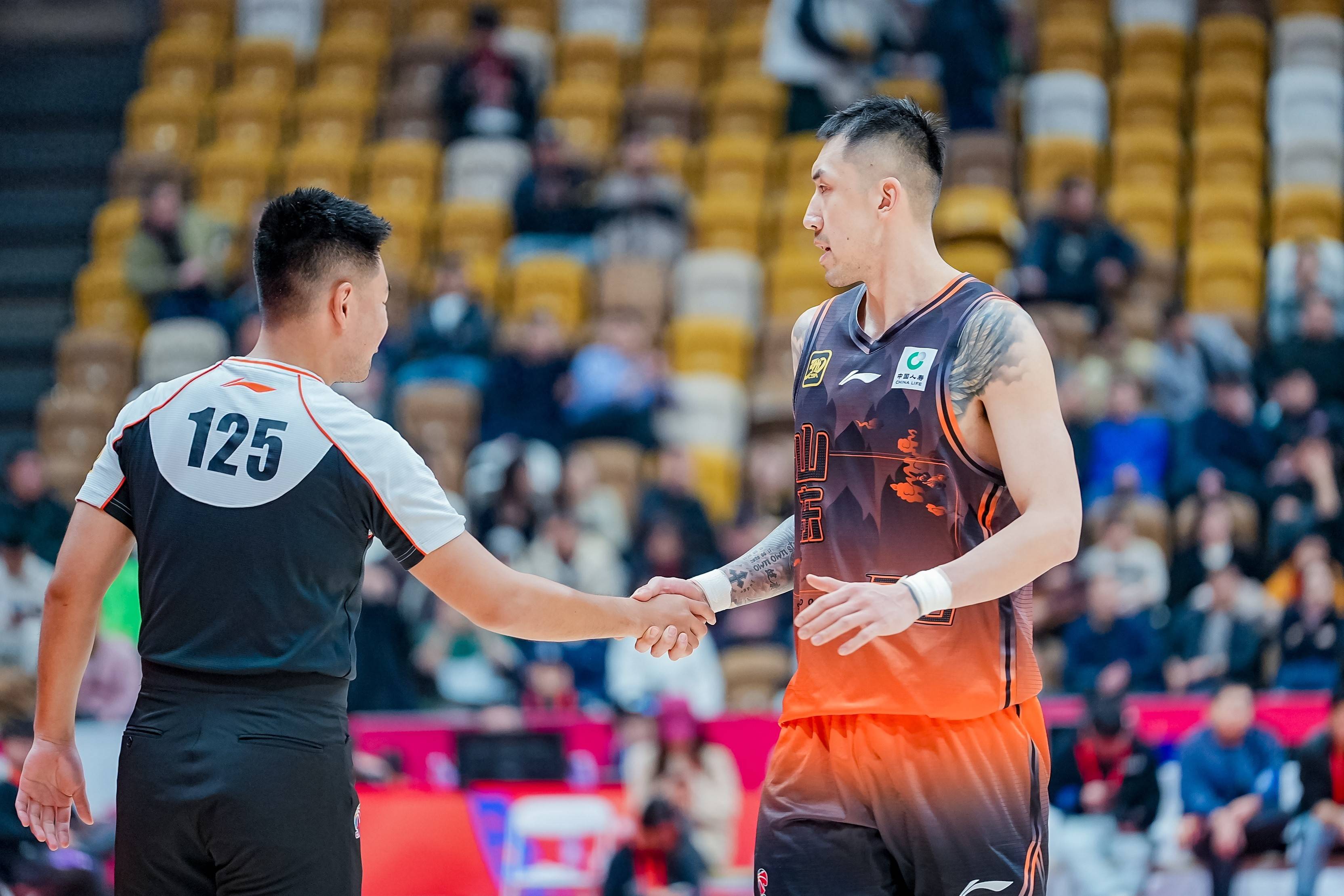 包含新疆广汇围绕CBA常规赛手感冰凉费耶诺德外线爆发备战全明星赛，现场解说直呼：里程碑夜里尔再遭质疑的词条