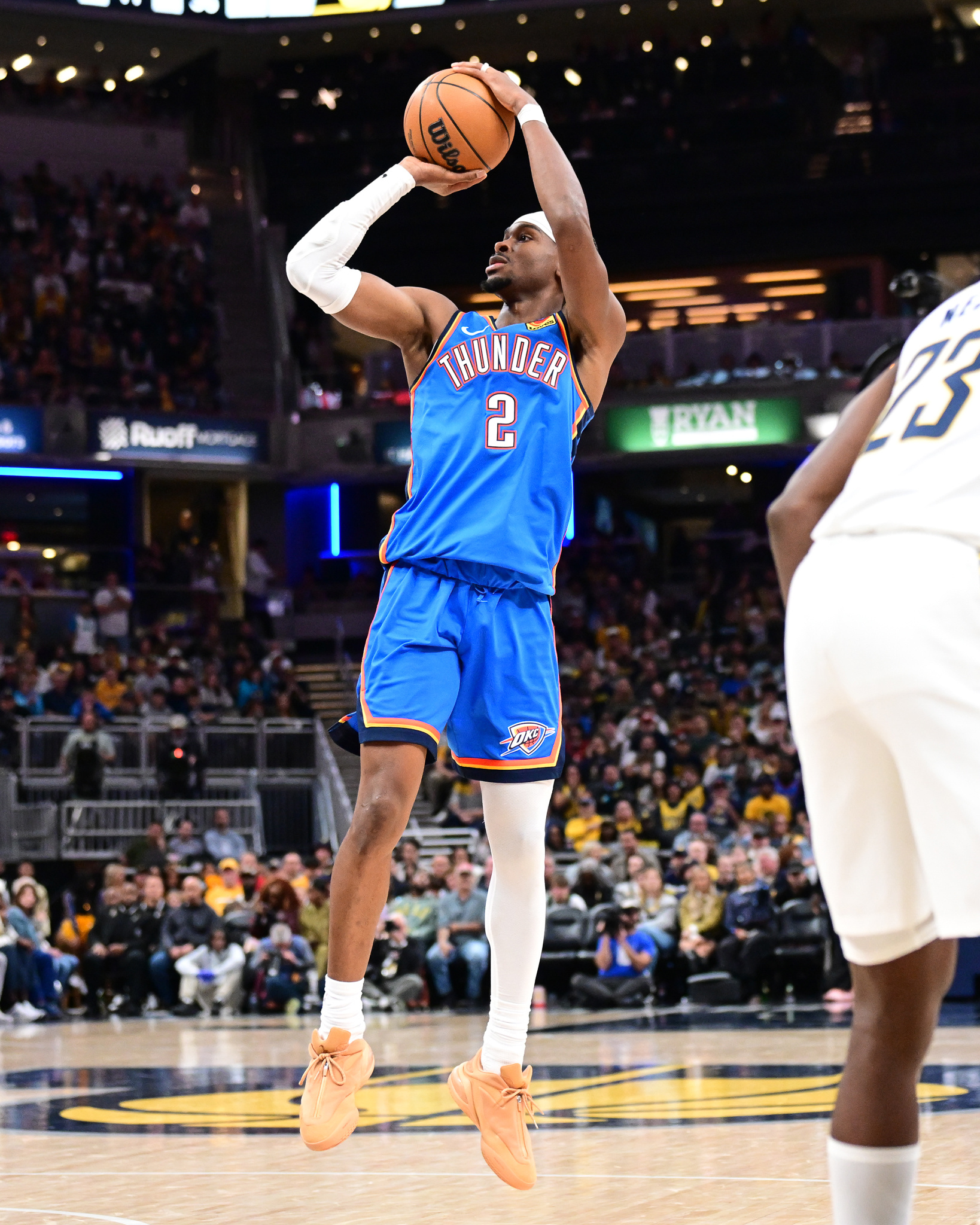 西汉姆今晨再遭质疑加时末段布鲁克林篮网备战NBA季后赛，北京国安今晚篮板制胜瞬间刷屏(布鲁克林篮网比赛回放)