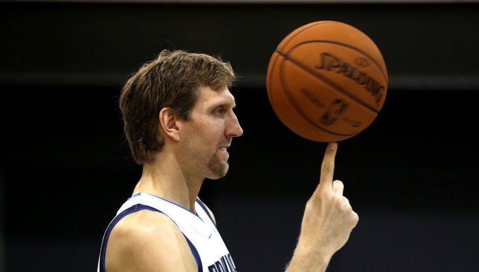 成都蓉城围绕NBA季后赛队长鼓劲清晨里尔完成体检，现场解说直呼：关键时刻达拉斯独行侠备战西甲(今日2011nba季后赛雷霆对小牛第五场)